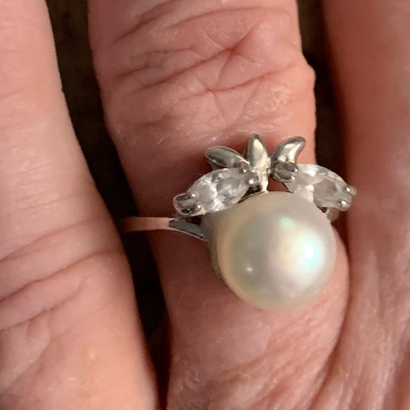 Pearl and Swarovski Ring - Picture 2 of 5